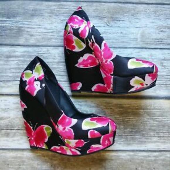 Elle Shoes - 🌺NWOT ☆ELLE☆ Floral Wedge Heels